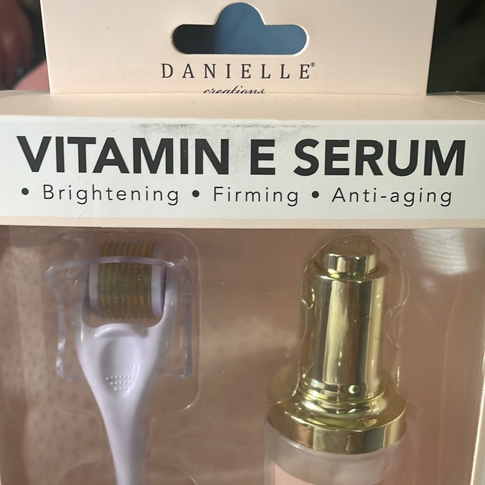 NEW. DANIELLE CREATIONS microneedling roller wand and vitamin E serum set. - Picture 3 of 4